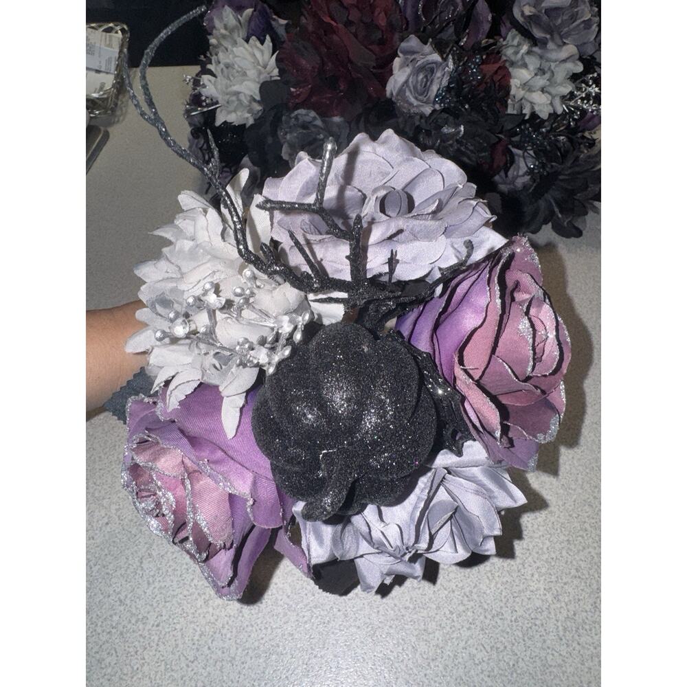 Lot Of 10 Ashland Halloween Red Black Gray Roses Peony Elegant Floral Bouquet - Picture 4 of 6